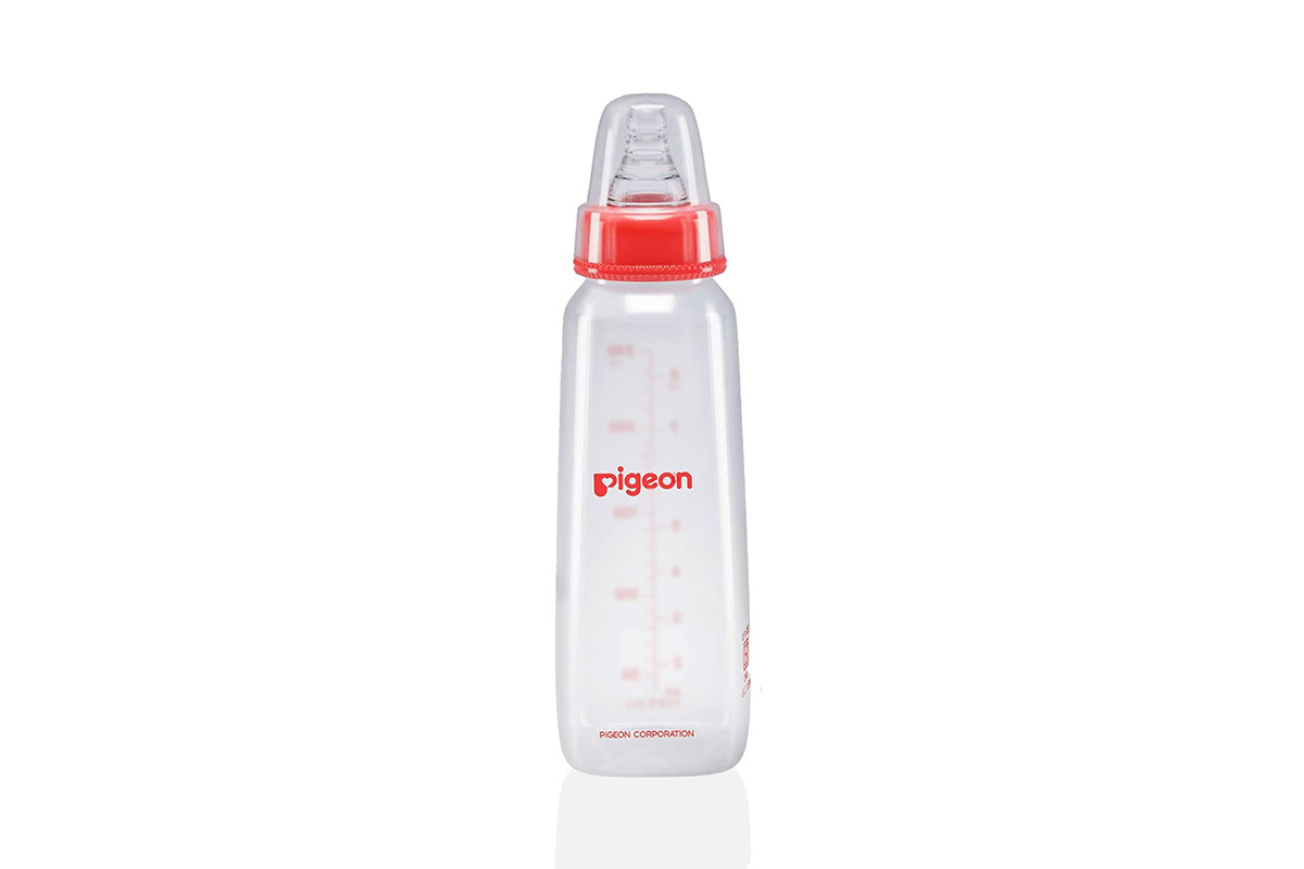 PIGEON FLEXIBLE PLASTIC FEEDING BOTTLE RED 4 MONTHS MEDIUM 200 ML - Milano Pharmacy