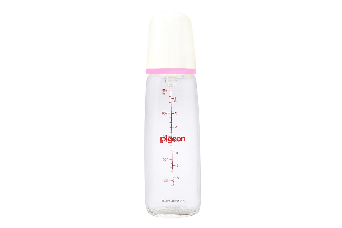 PIGEON FLEXIBLE PLASTIC BOTTLE 4 PLUS MONTHS COLOR WHITE AND PINK 240 ML - Milano Pharmacy